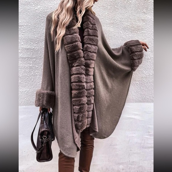 Cozy Fringe Open Front Cardigan Poncho - Picture 7 of 10